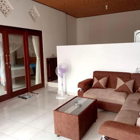 Rumah Wayans Lipah Amed Exterior foto